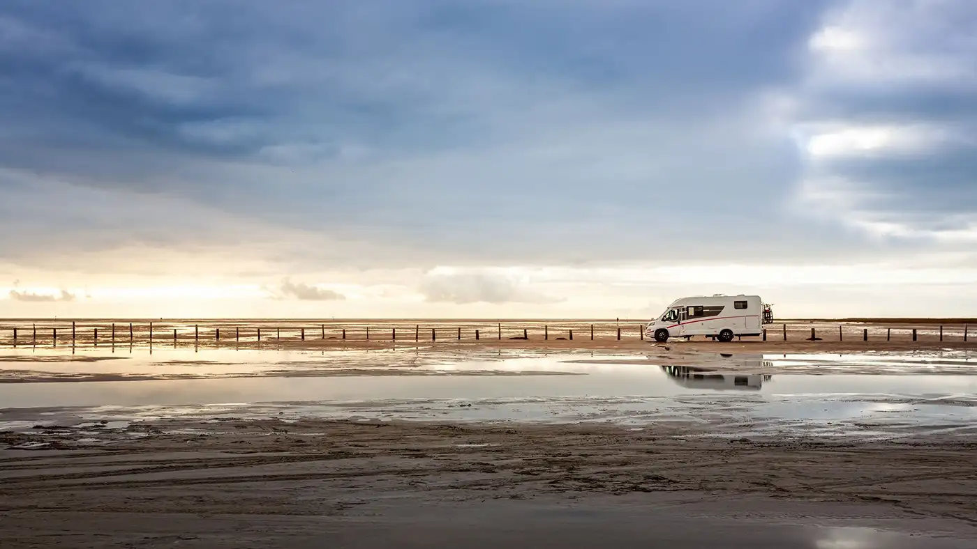 Wohnmobil am See