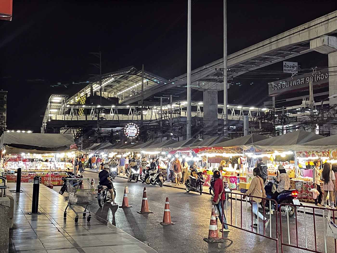 Buch Auf dem Fahrrad um die Welt Kruse Bangkok